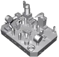 3D-gerendertes Bild einer Präzisions-Metallprüfvorrichtung mit verschiedenen Klemmen, Zylindern und Fixierstiften auf einer rechteckigen Grundplatte, die zum Halten und Prüfen von Teilen in der Fertigung verwendet wird.